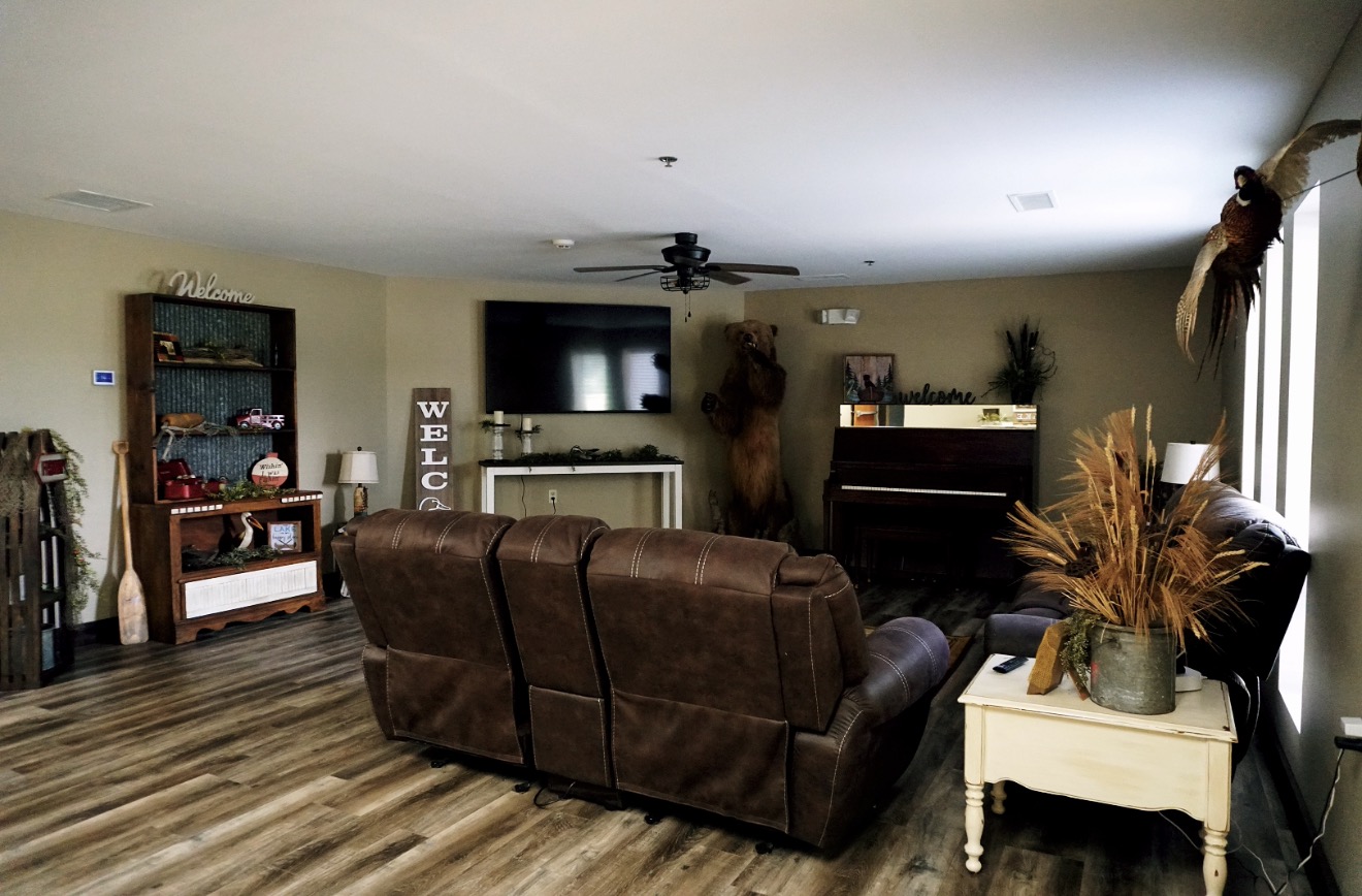 Screenshot Old cypress lodge living room